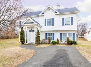 110 Joseph Ct, Bay Shore, NY 11706