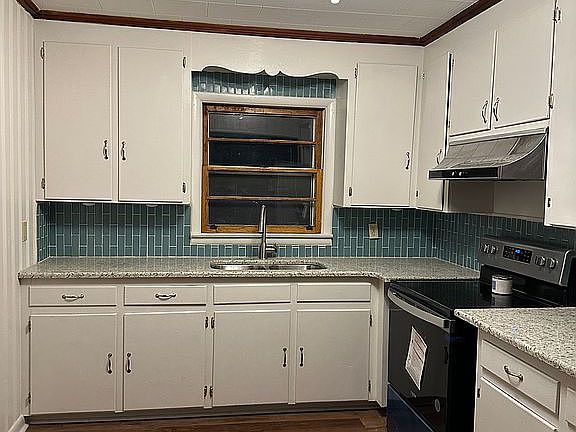 3rd image of 110 W Church St