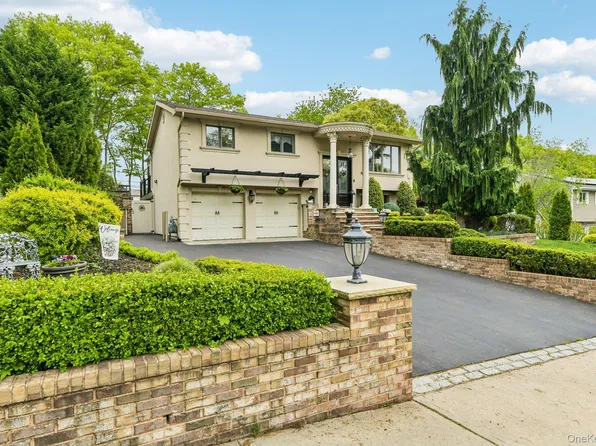 106 Morewood Drive, Smithtown, NY 11787