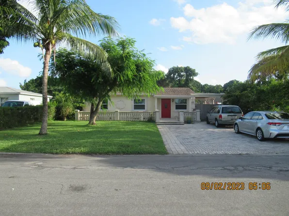 828 Fernwood Drive, West Palm Beach, FL 33405