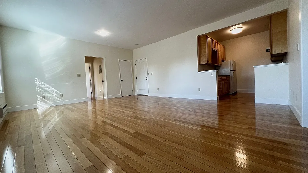 Building Photo - 655 40th St #202
