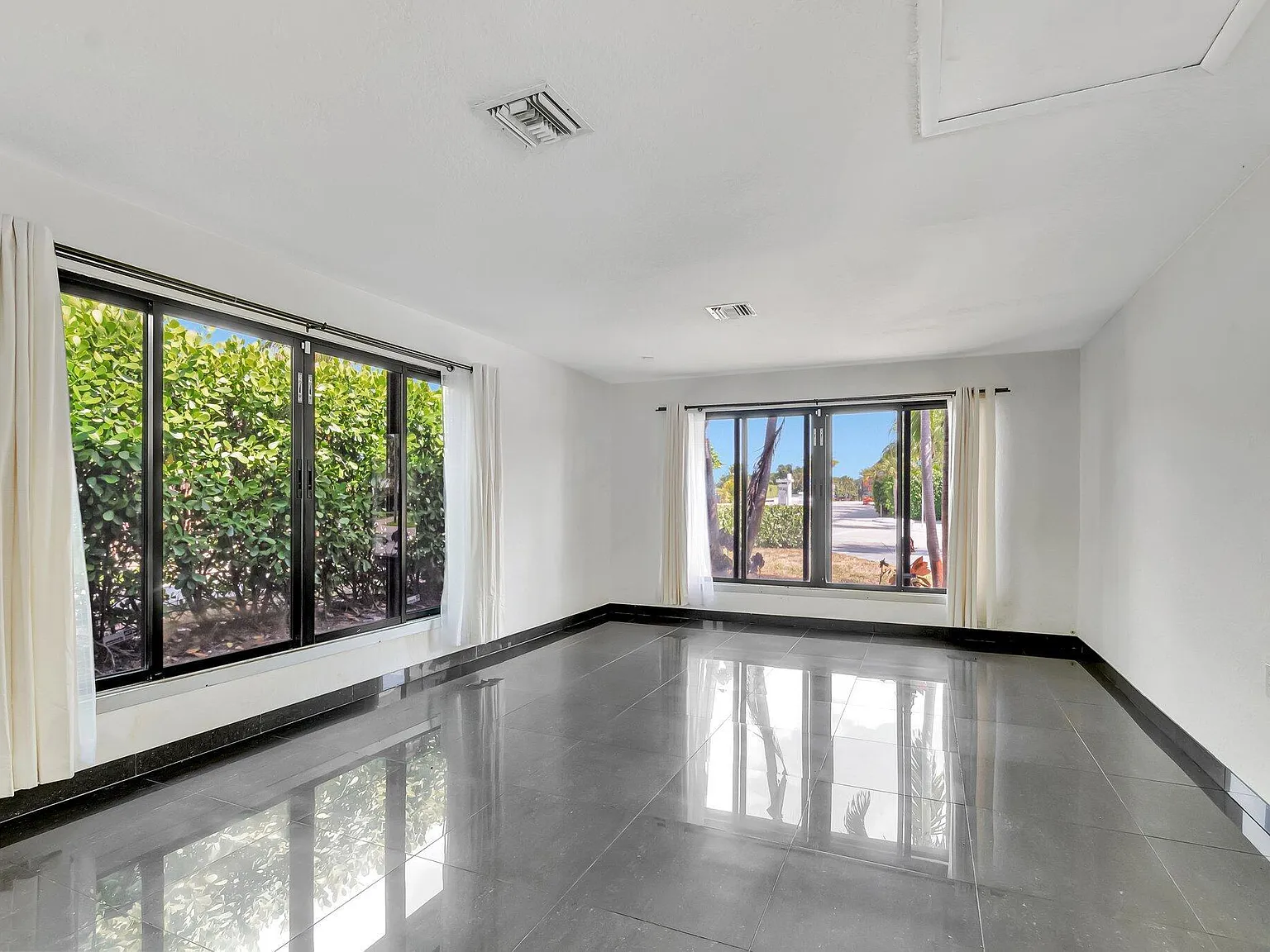 3 bed, 2.0 bath, 1774 sqft, $4,150 — Photo 2