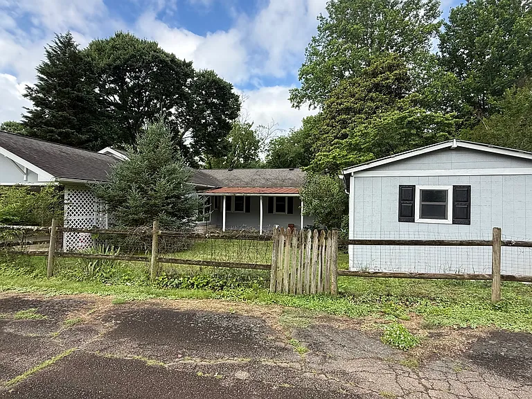 334 Black Hill Rd — Photo 3