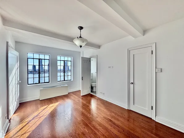 5 Tudor City Place image 7 of 14