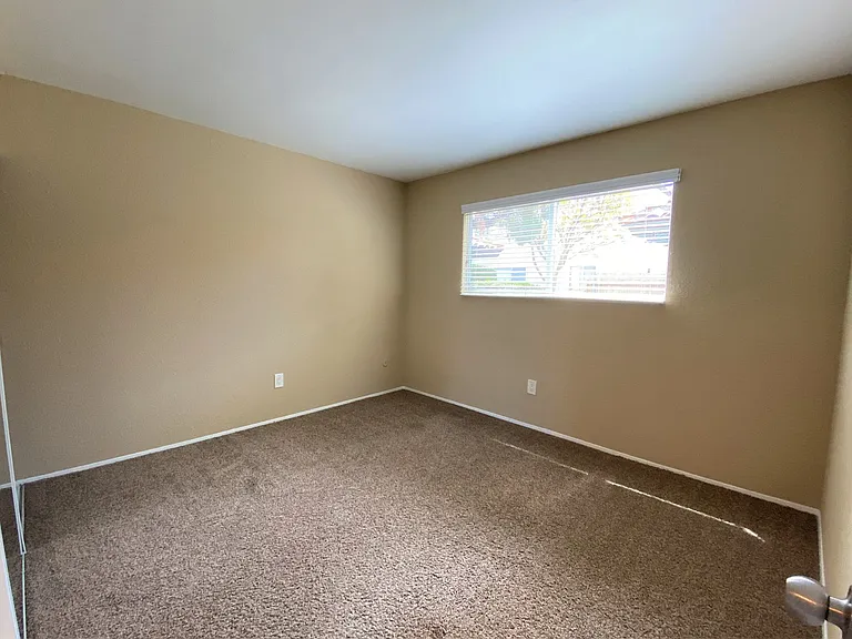 La Paloma Apartments — Photo 13
