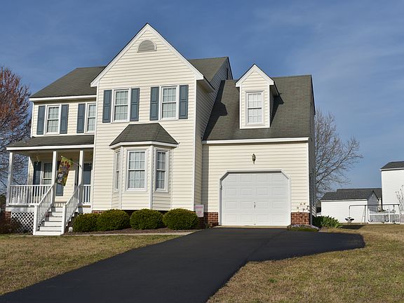 2nd image of 8104 Cypresstree Ln