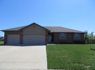 188 Sparrow Ln, Willard, MO 65781