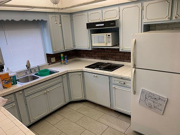 3rd image of 1109 E Mills Ave