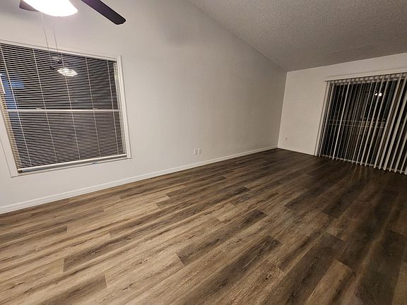 3rd image of 113 Shady Oak Ln