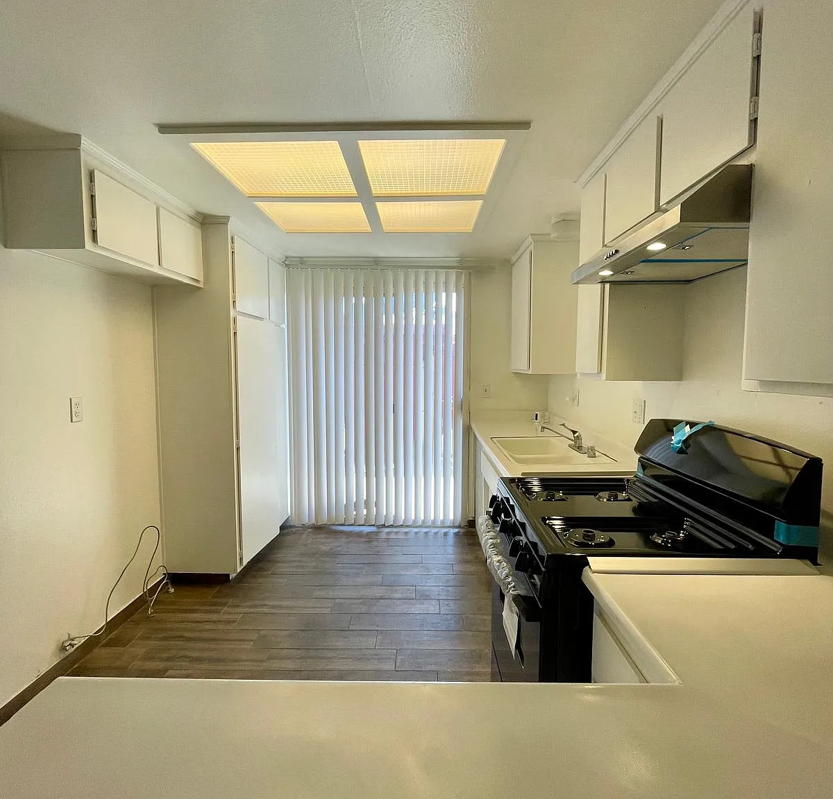 3 bed, 1100 sqft, $2,650 — Photo 2