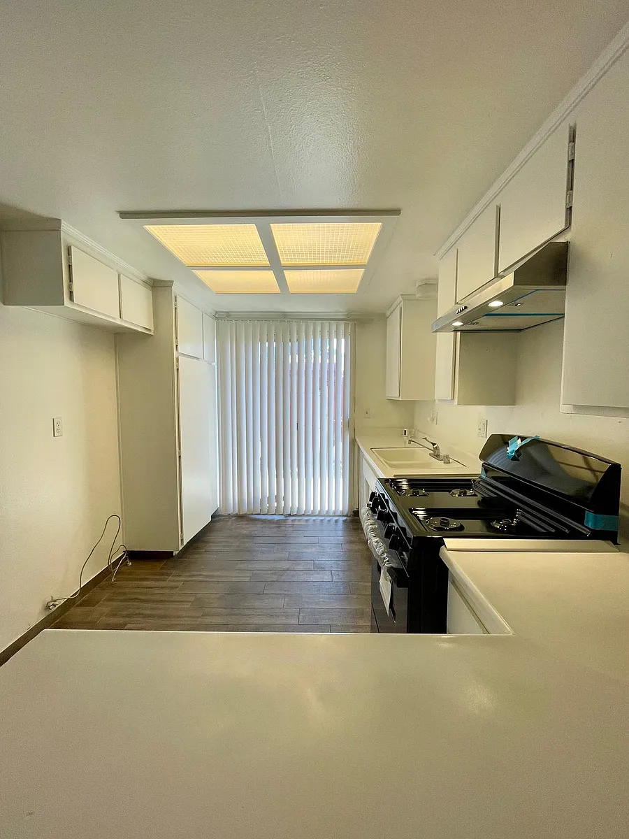 Building Photo - 597 Montecito Ave