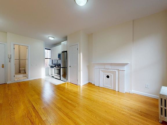 2nd image of 17 Greenwich Ave APT 6