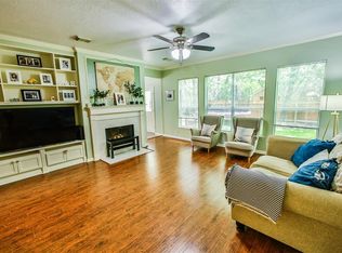 22 Lamps Glow Pl, Spring, TX 77382