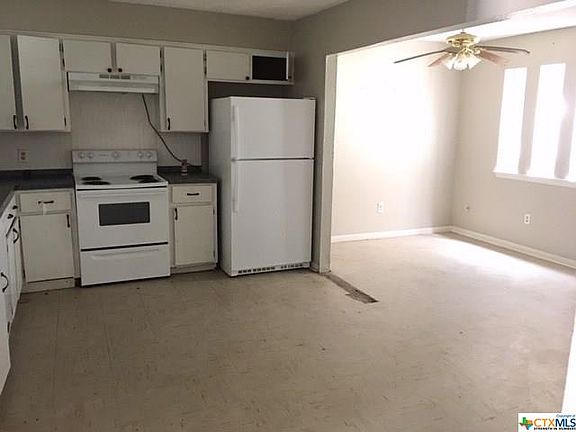 4th image of 1601-3 N De Leon St