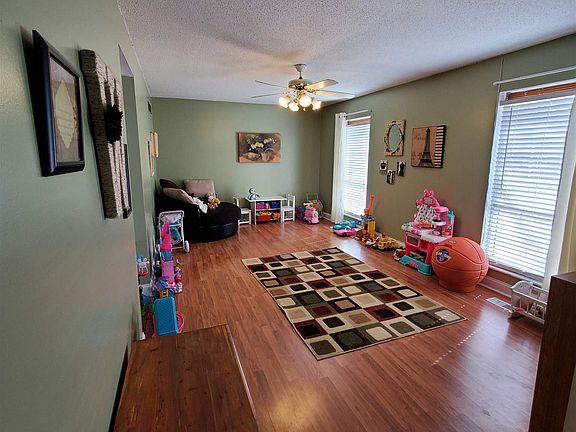 4th image of 1117 Lohoff Ave