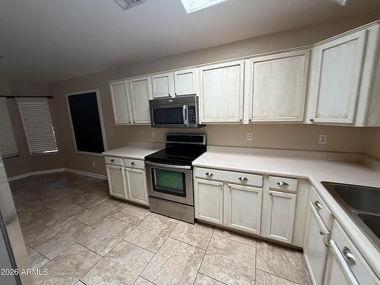 8747 W Adam Ave — Photo 6