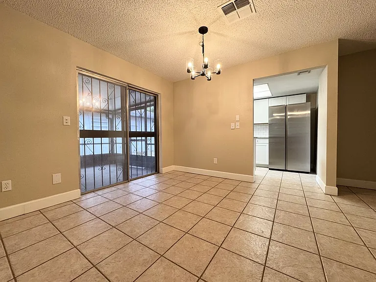 529 Hibiscus Way — Photo 5