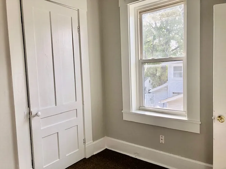 548 E Pearl St — Photo 16