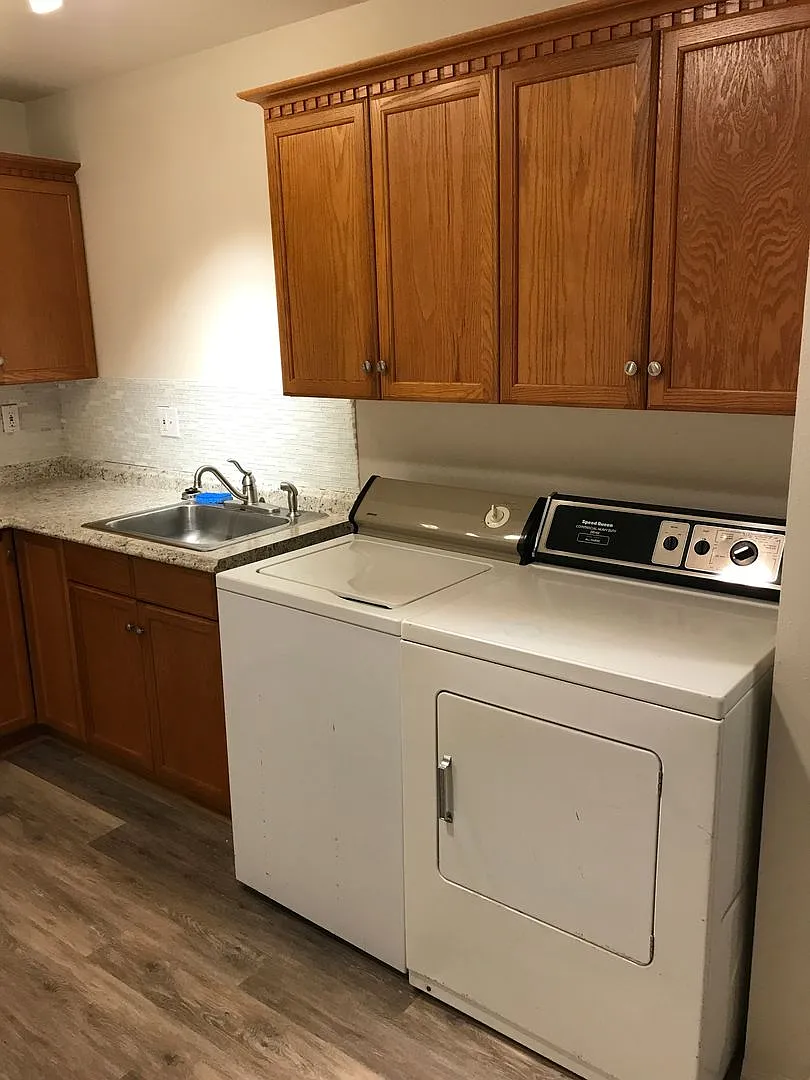 Corvallis triplex — Photo 4