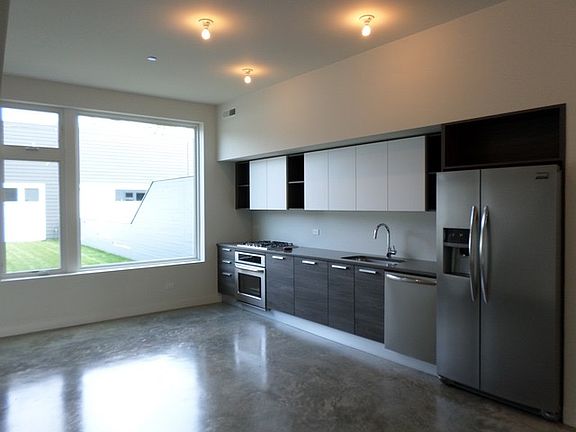 4th image of 2641 N Hamlin Ave