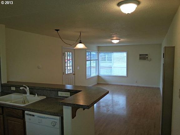 5th image of 1542 NE Hollis St