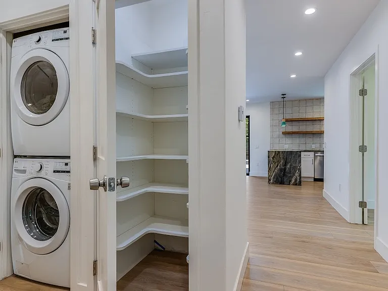 10385 Ilona Ave — Photo 18