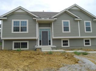 519 Hickory Ridge Dr, Grain Valley, MO 64029