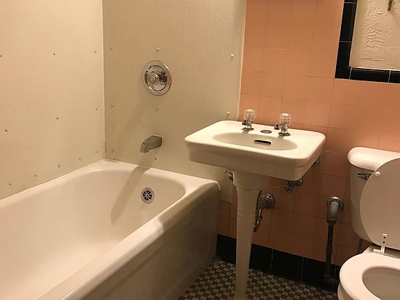 4th image of 425 S Monroe Ave APT 1E