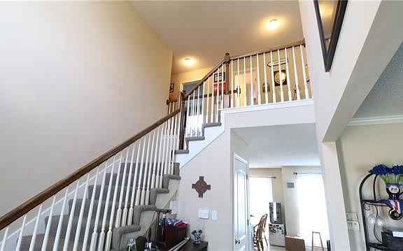 5th image of 739 Glenview St