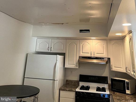 3rd image of 19 Adams Ave