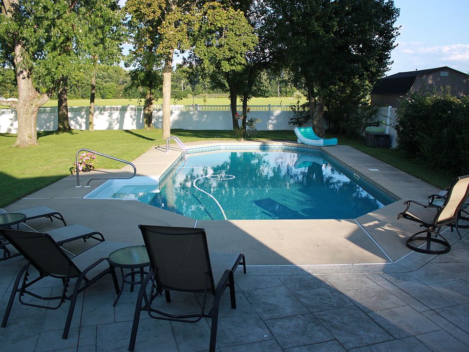 2nd image of 212 Ashton Dr