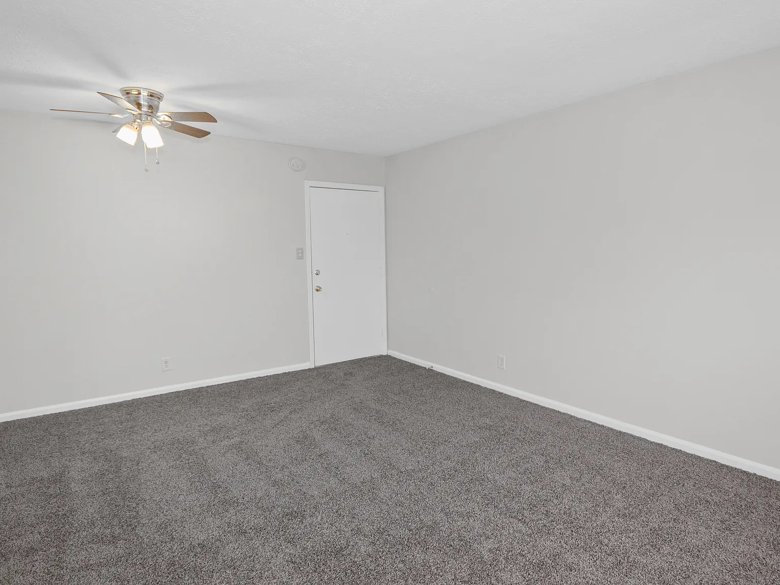 2514 Frankfort Ave — Photo 4