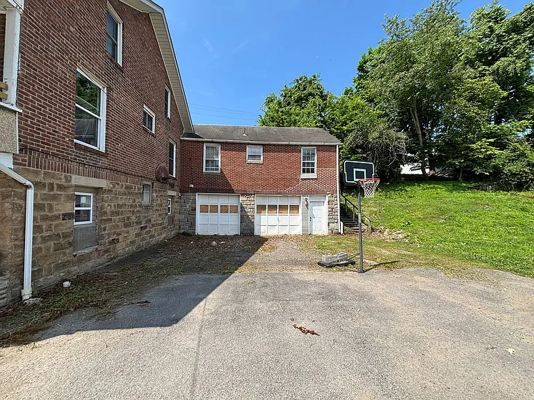 13 1/2 Dunkard Ave — Photo 9