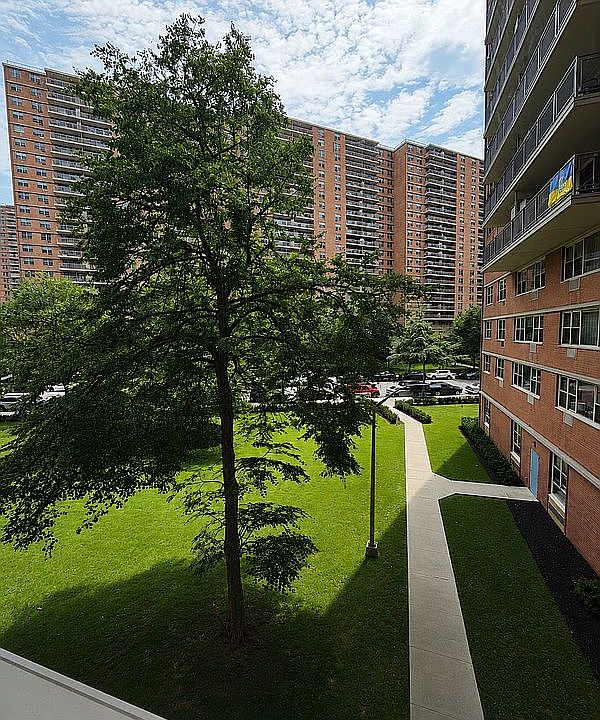 1st image of 2928 W 5th St APT 3T