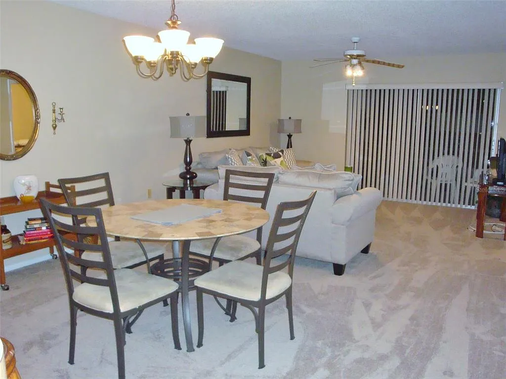 2 bed, 2.0 bath, 1053 sqft, $1,900 — Photo 2