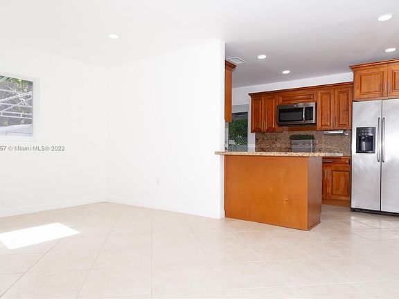 4th image of 251 NW 110th St #251