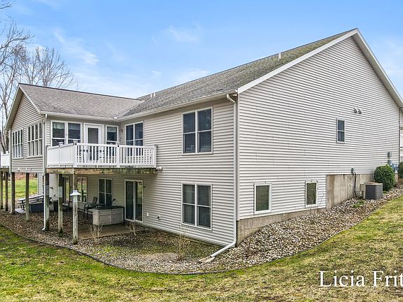 5th image of 1527 W Addison Way