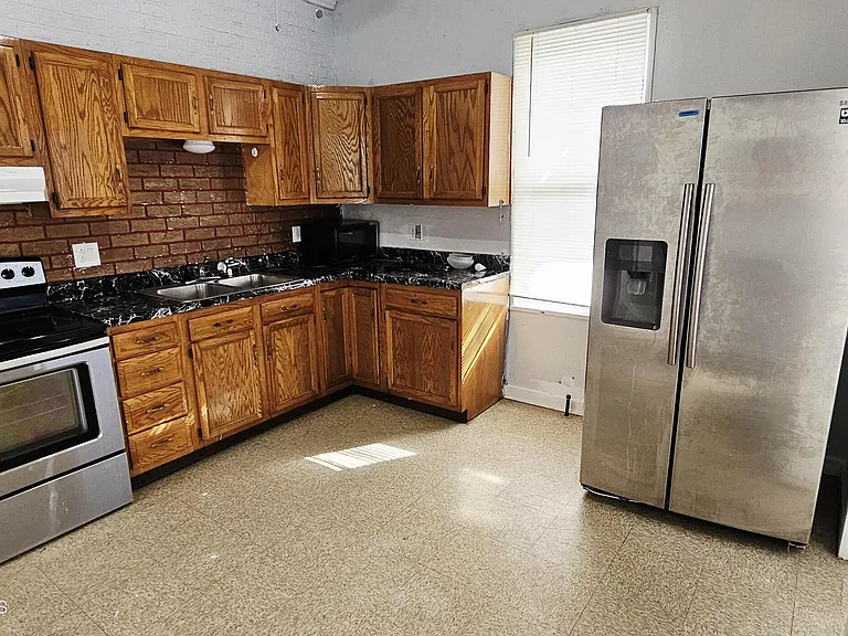 1319 Washburn St #1 — Photo 3