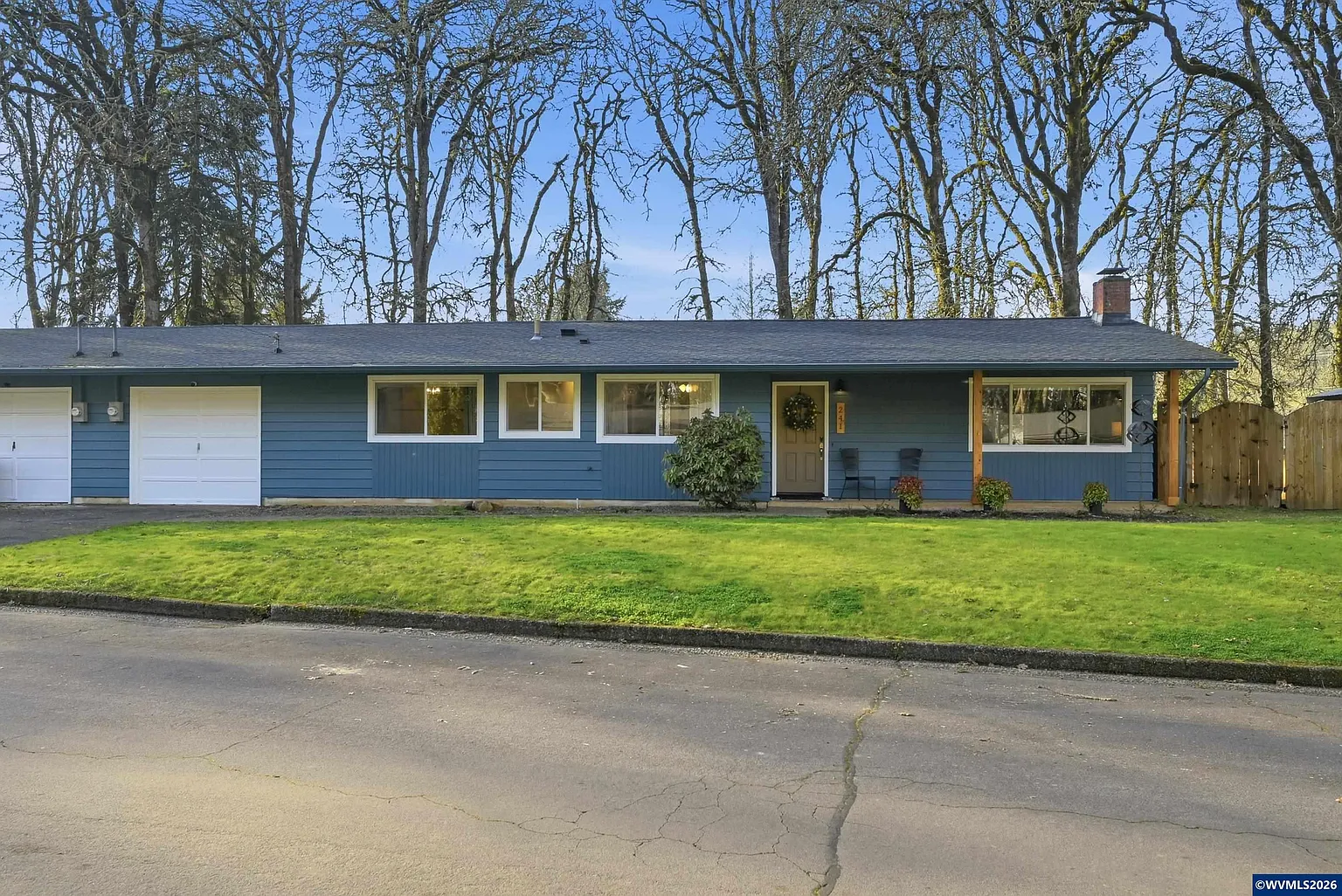 241 NE Azalea Dr photo 1