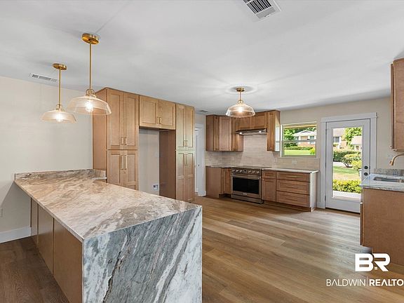 5th image of 128 Dewitt Cir