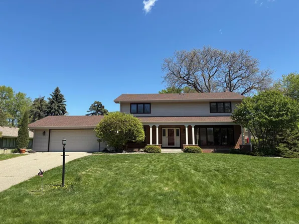 3052 Cherrywood Ct, Eagan, MN 55121
