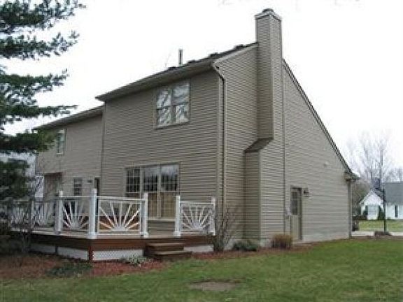 2nd image of 875 Hollyview Dr