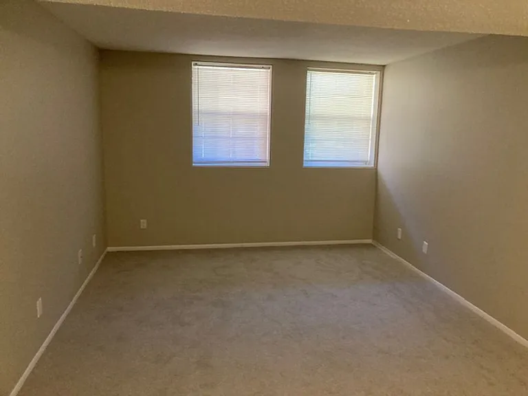 Hollow Hills Apartments — Photo 78