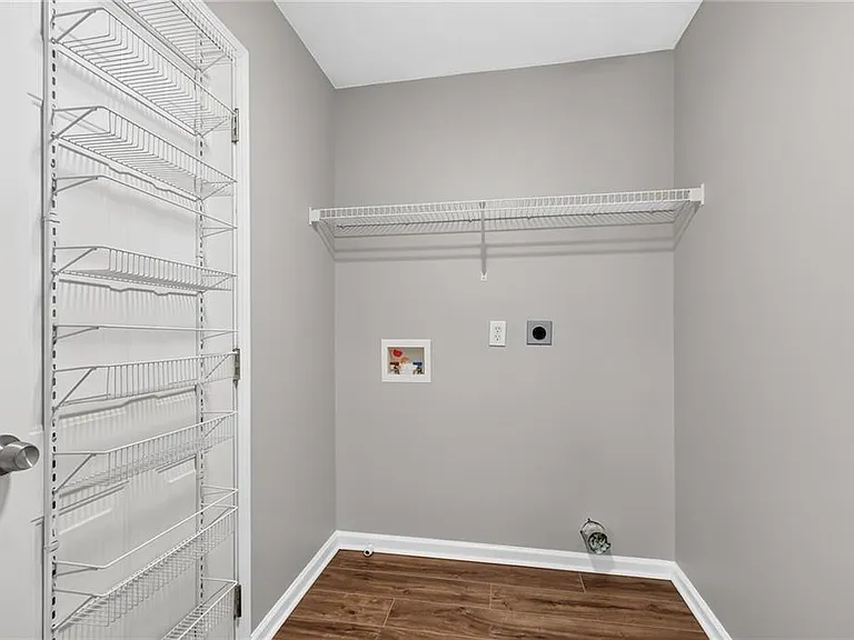 4554 Darrowby Dr — Photo 25