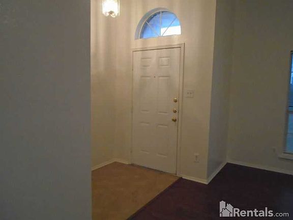 2nd image of 2535 Castille Dr