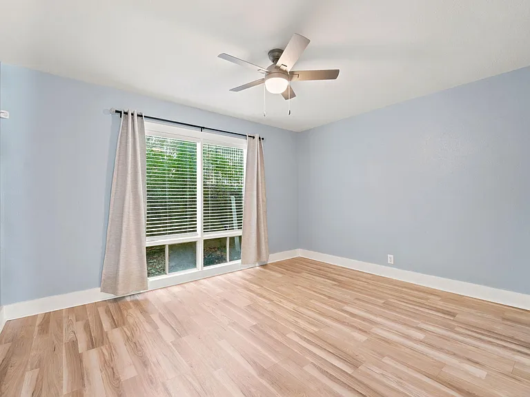5332 Balcones Dr #B — Photo 13