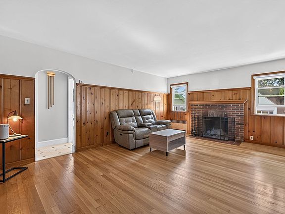 3rd image of 539 Summer Pl
