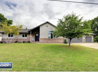 238 Lakeshore Dr, Hortonville, WI 54944