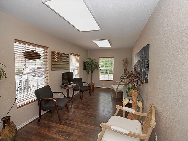 715 Grand Ave — Photo 10