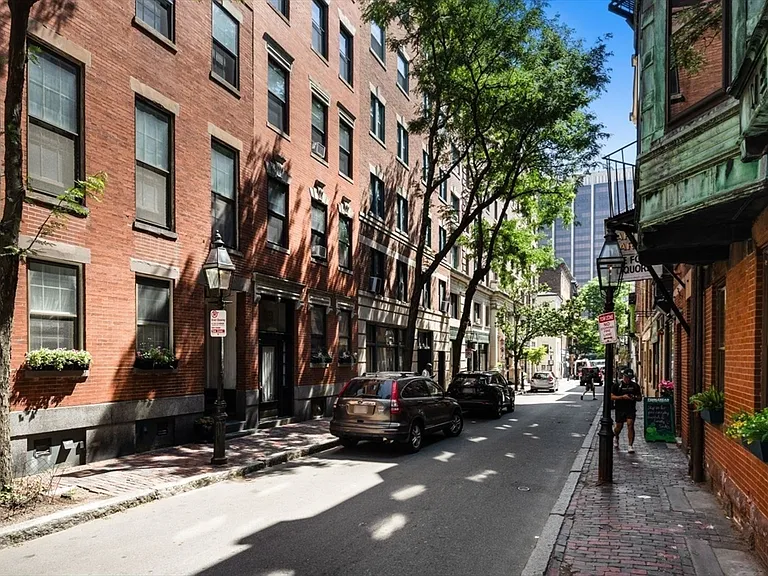 31 Myrtle St #4 — Photo 28